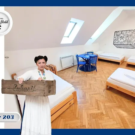 Młotek I Perlik *