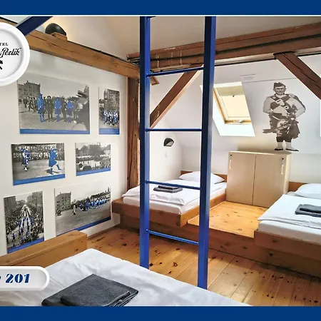 Mlotek I Perlik ホステル タルノフスキェ・グルィ