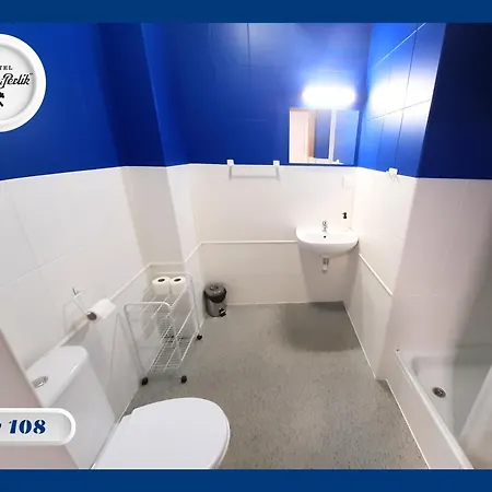 Mlotek I Perlik Hostel *