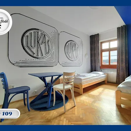 Mlotek I Perlik Hostel *