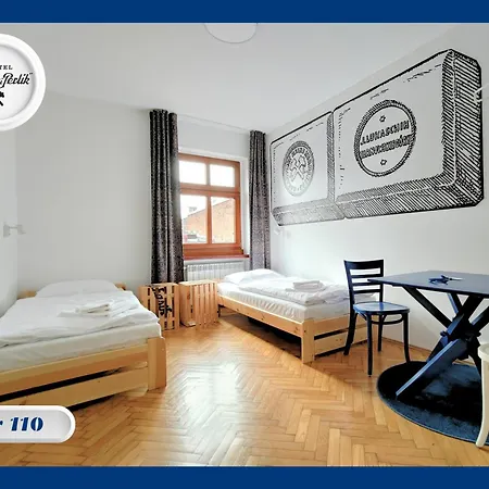 Mlotek I Perlik Hostel