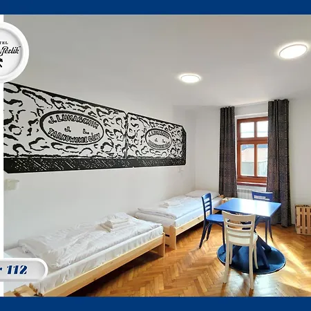Mlotek I Perlik Hostal *