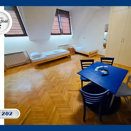 Mlotek I Perlik Hostel