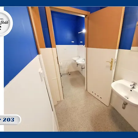 Mlotek I Perlik Ostello Tarnowskie Góry