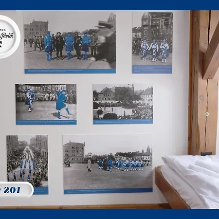 Hostal Mlotek I Perlik *