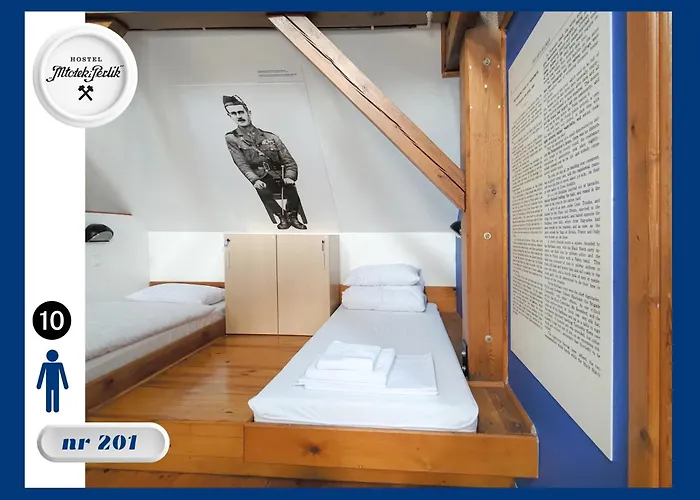 Mlotek I Perlik Hostel *